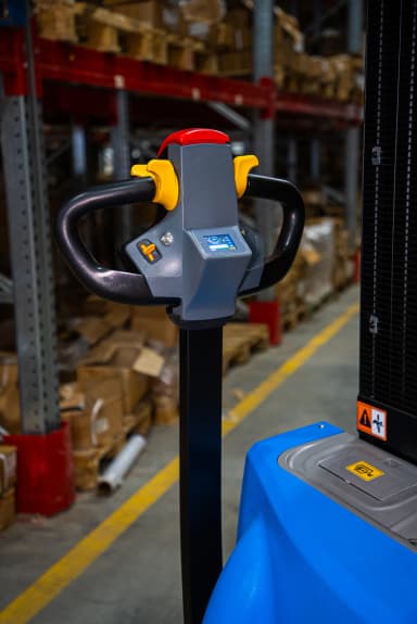 Штабелер самоходный 1,5 т 3,0 м TOR WS15H-3000SC PRO Li-ion 24/60 В/Ач контр. скорости подъема — фото 9